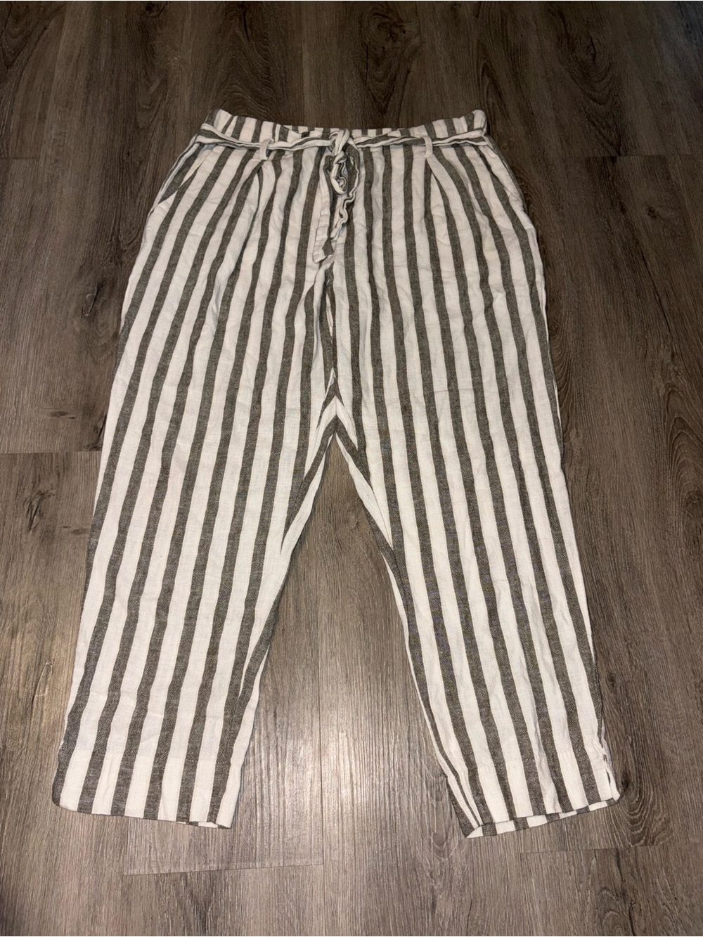 MyStyle | Gray Striped Belted Pants